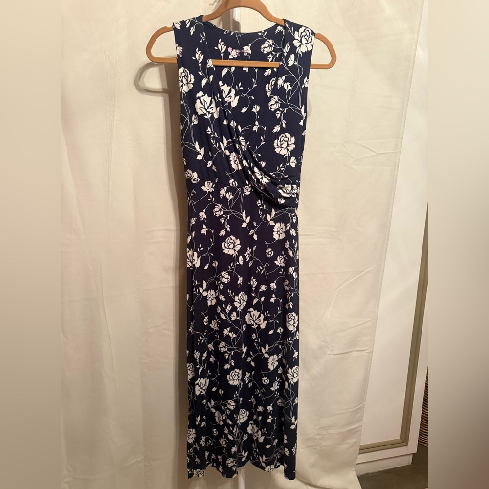 Kiragrace Navy and White Floral Sleeveless Maxi Dress